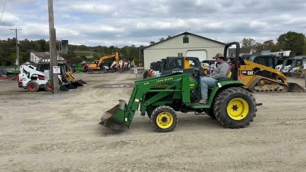 2000 john deere 4300 specs