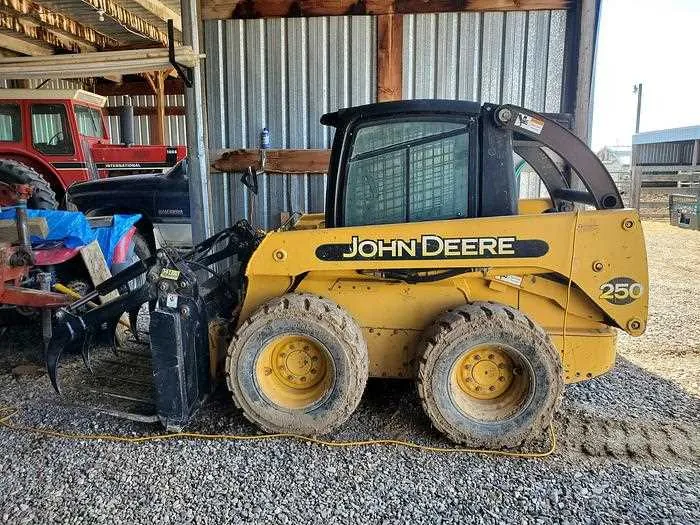 2004 john deere 250 skid steer specs