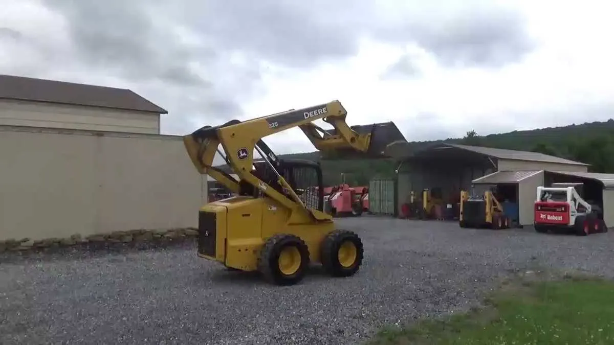 2005 john deere 325 specs