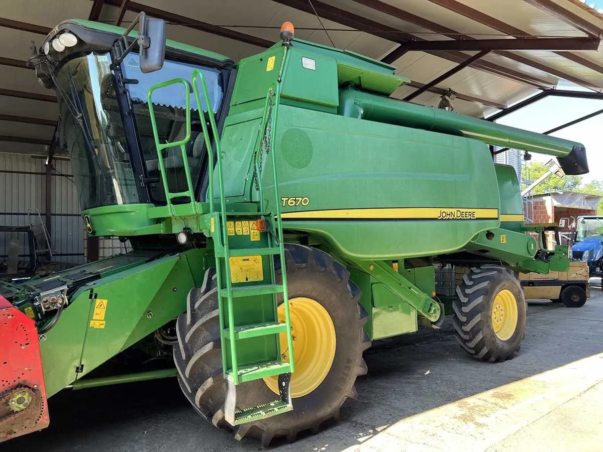 2009 john deere t670 specs