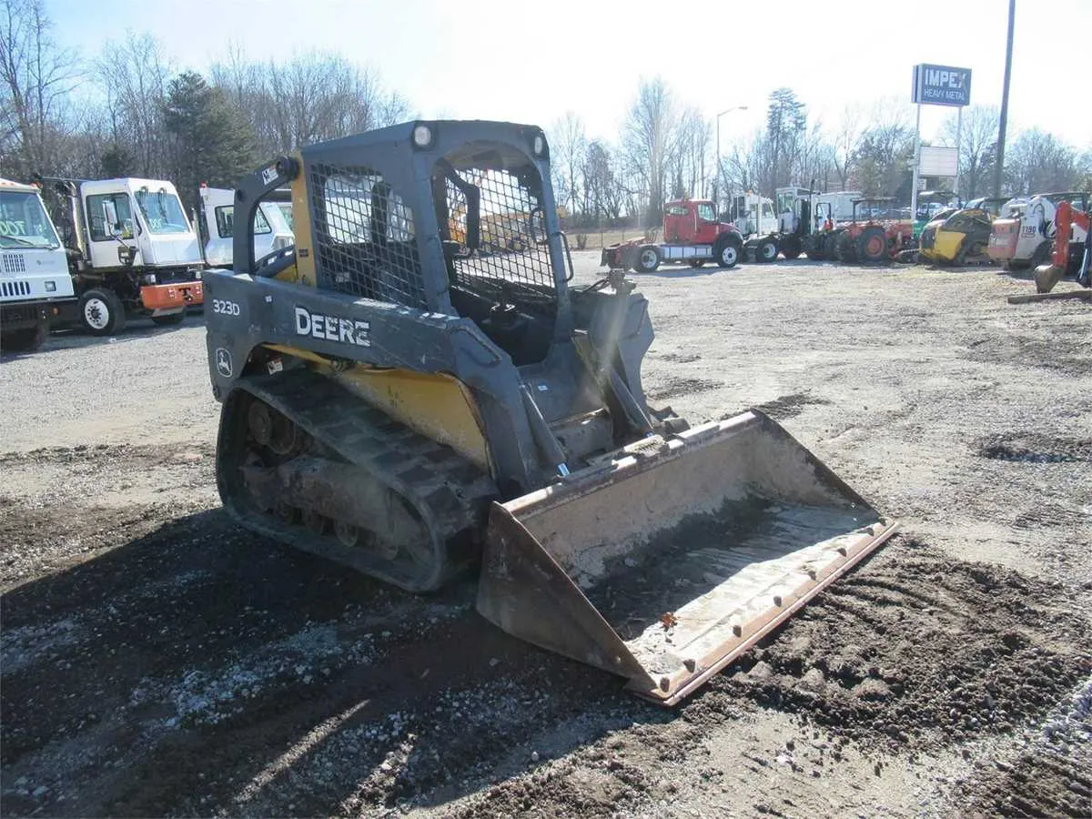 2010 john deere 323d specs