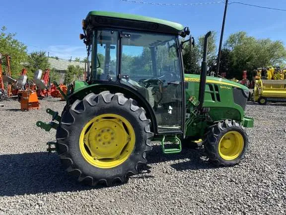 2012 john deere 5075e specs