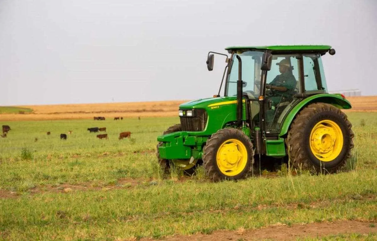 2012 john deere 5065e specs