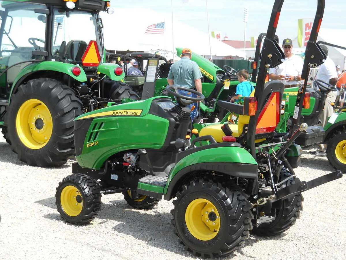 2013 john deere 1026r specs