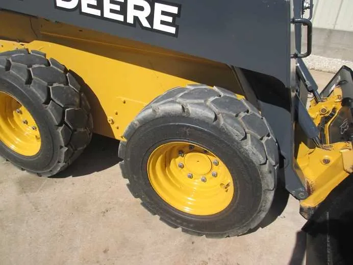 2015 john deere 320e skid steer specs