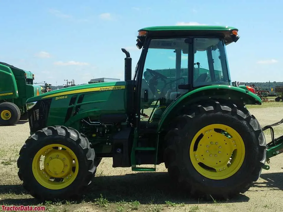 2017 john deere 5085e specs