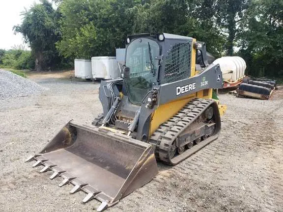 323e john deere specs