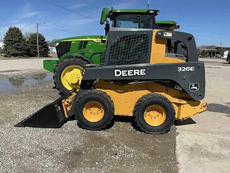 323g john deere specs