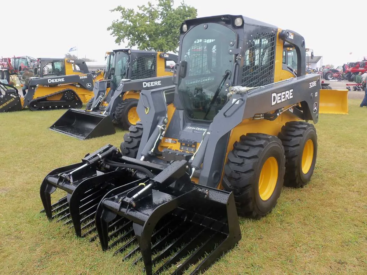 328d john deere specs