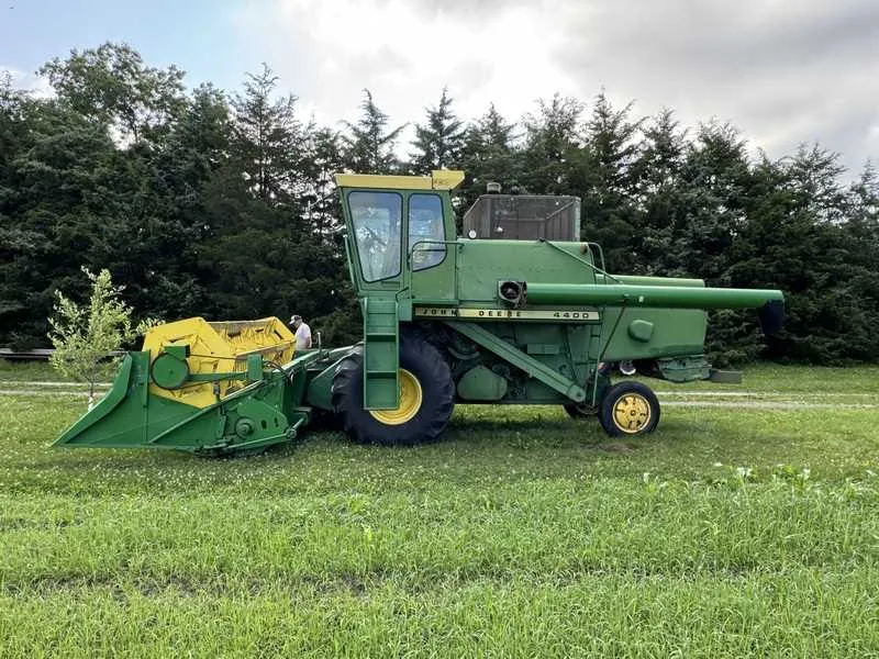 4400 john deere tractor specs