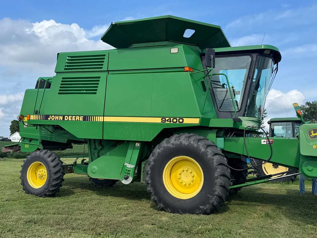 9400 combine john deere specs
