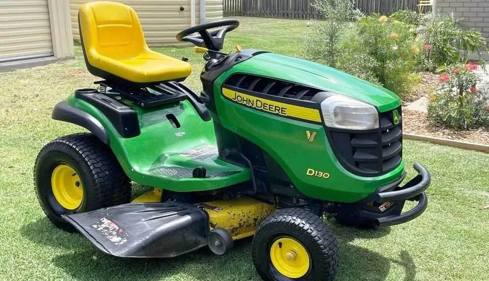john deere 130 lawn tractor specs