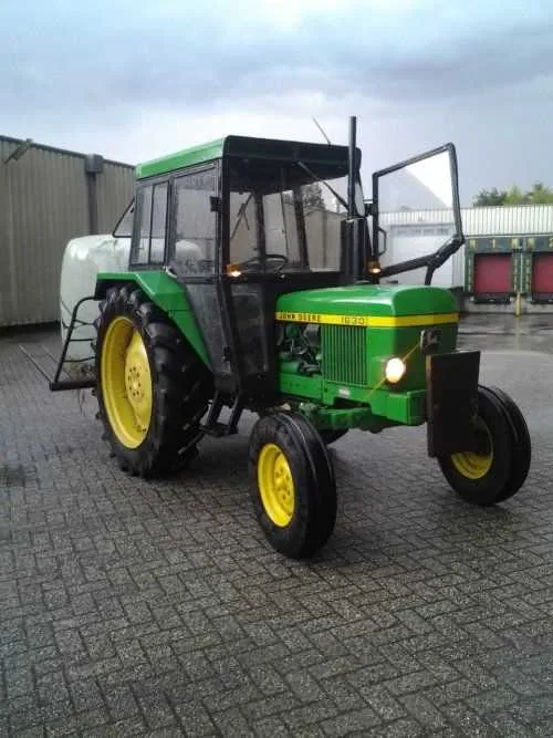 john deere 1630 tractor spec