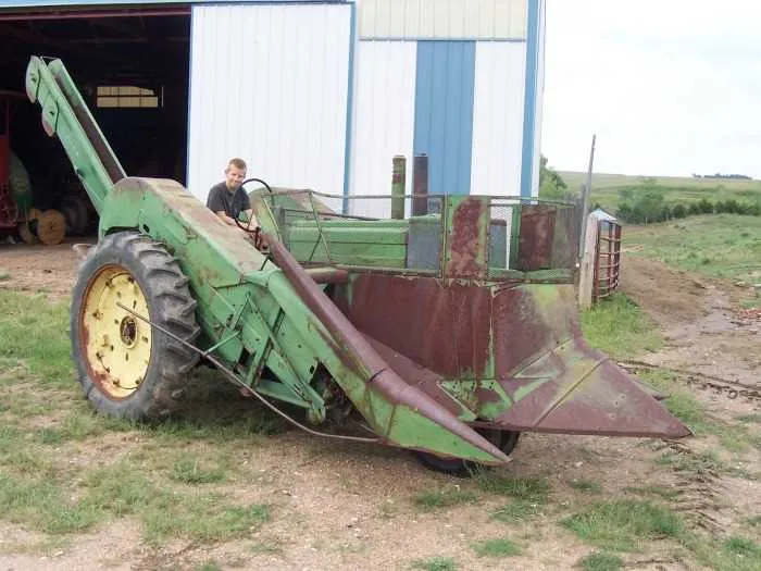 john deere 227 corn picker specs