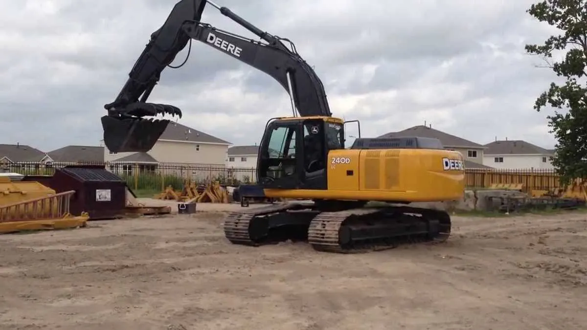 john deere 240 lc specs