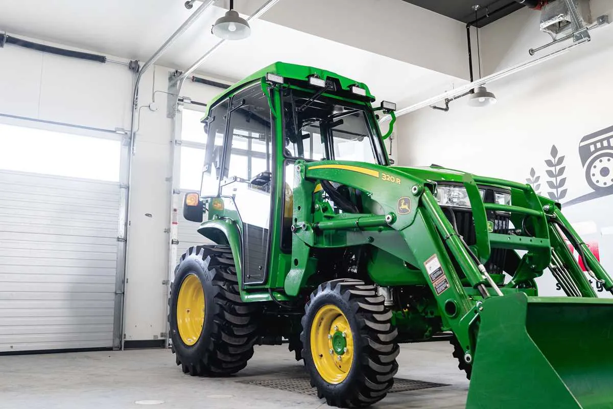 john deere 3039r cab specs