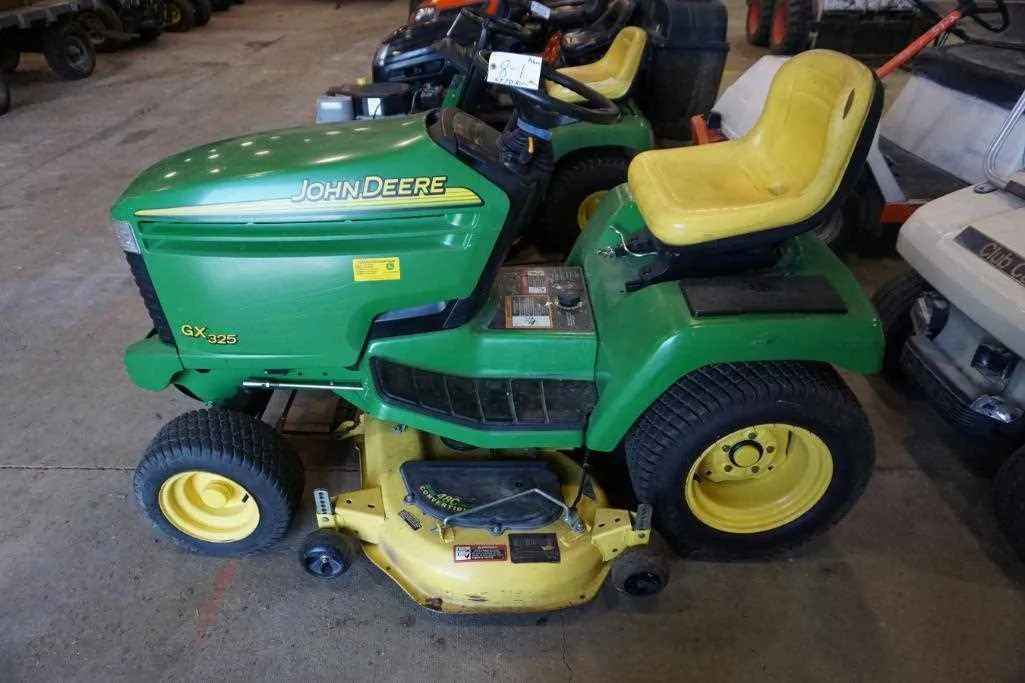 john deere 325 lawn tractor specs