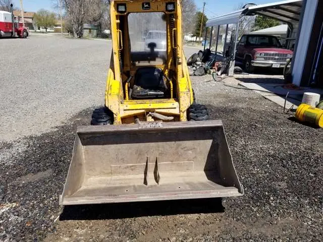 john deere 575 skid steer specs