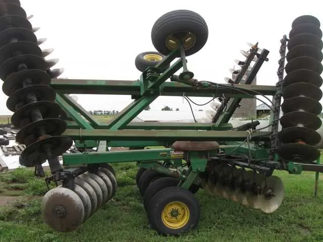 john deere 630 disk specs