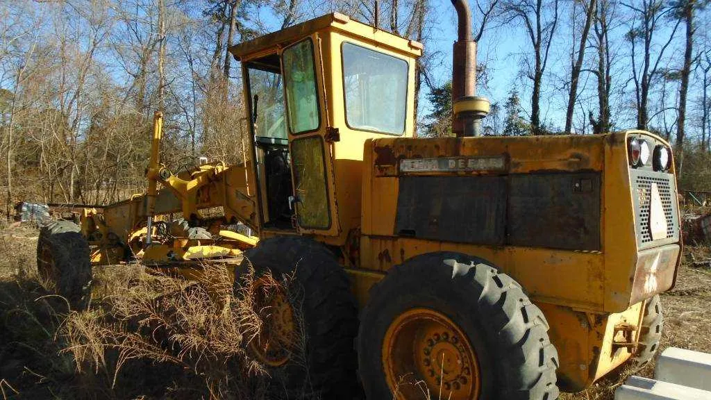 john deere 672 grader specs