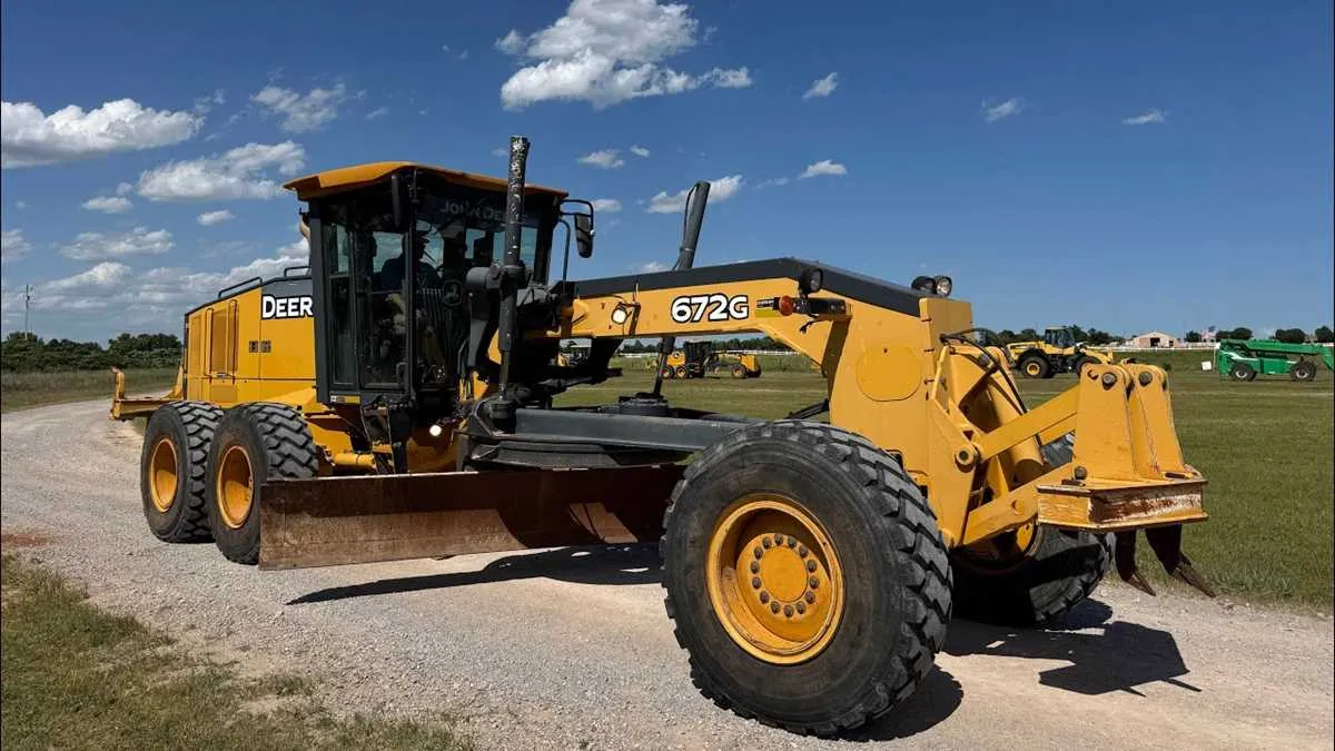 john deere 672g specs