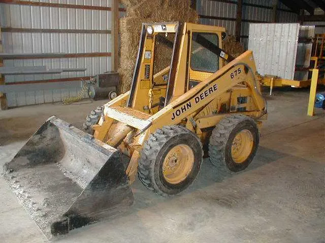 john deere 675b skid steer specs