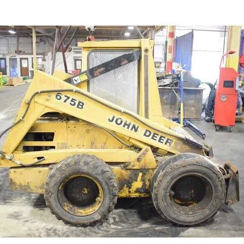 john deere 675b skid steer specs