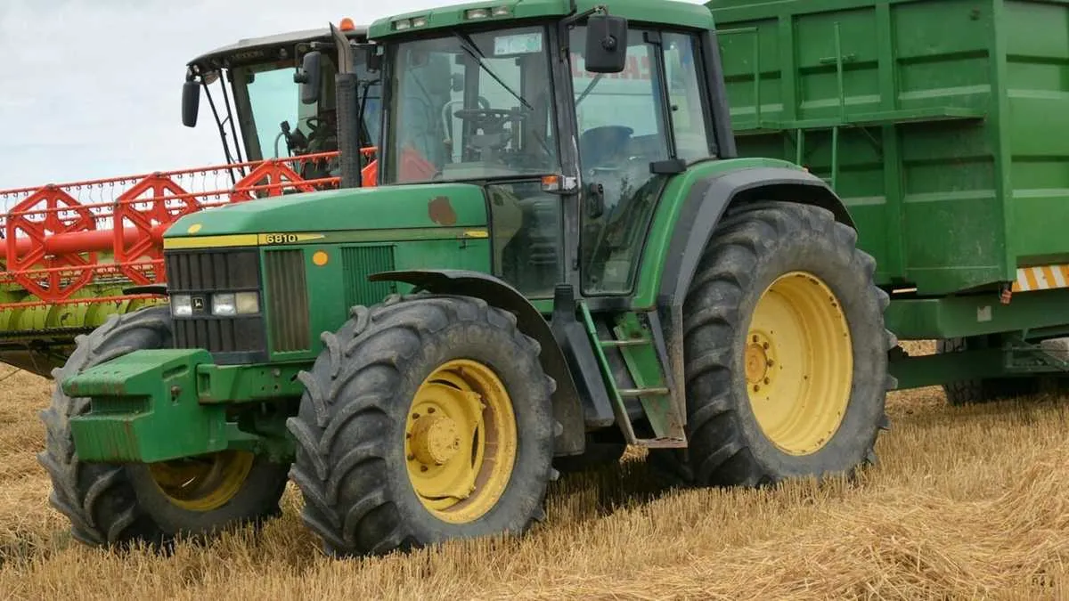 john deere 6910 harvester specs