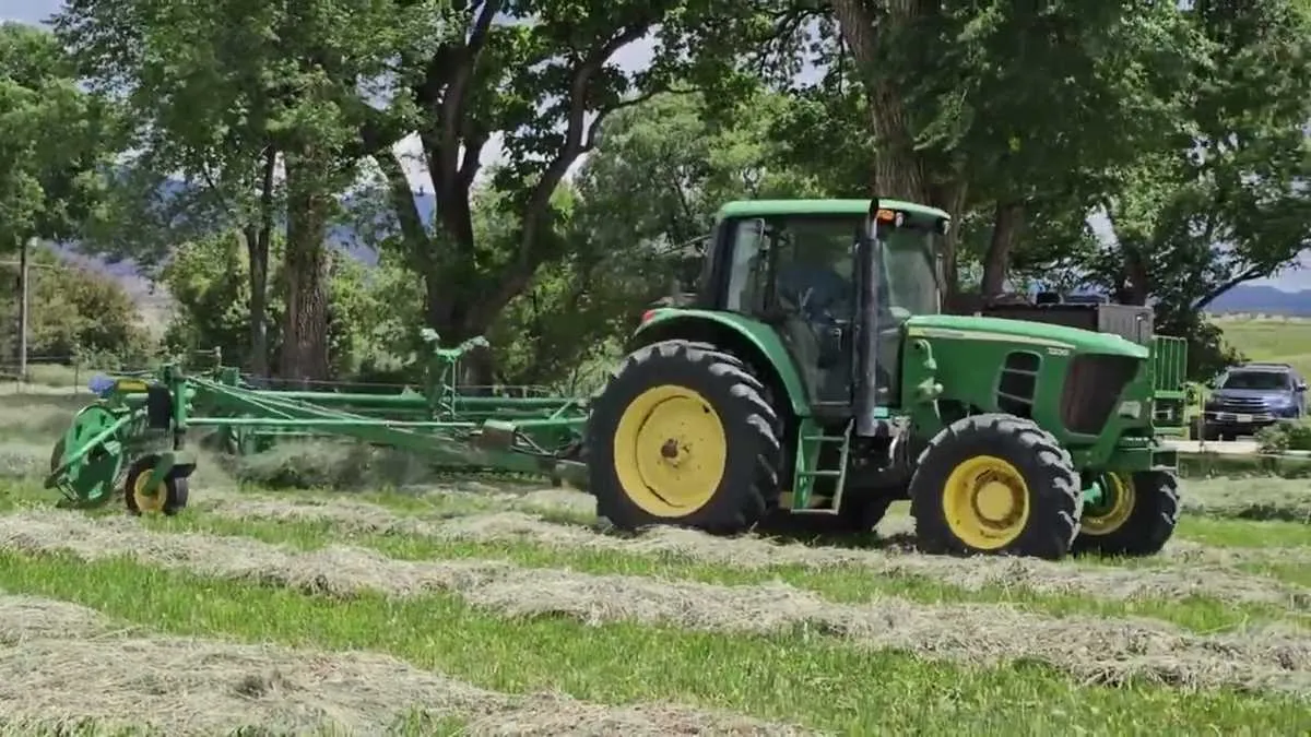 john deere 705 hay rake specs
