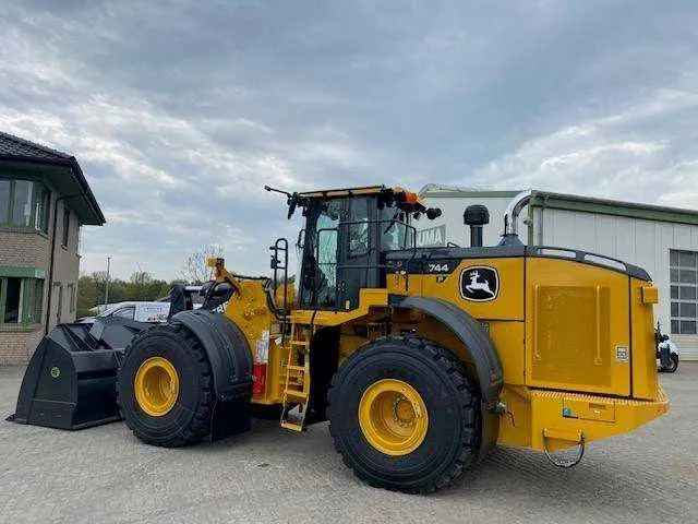 john deere 744j specs