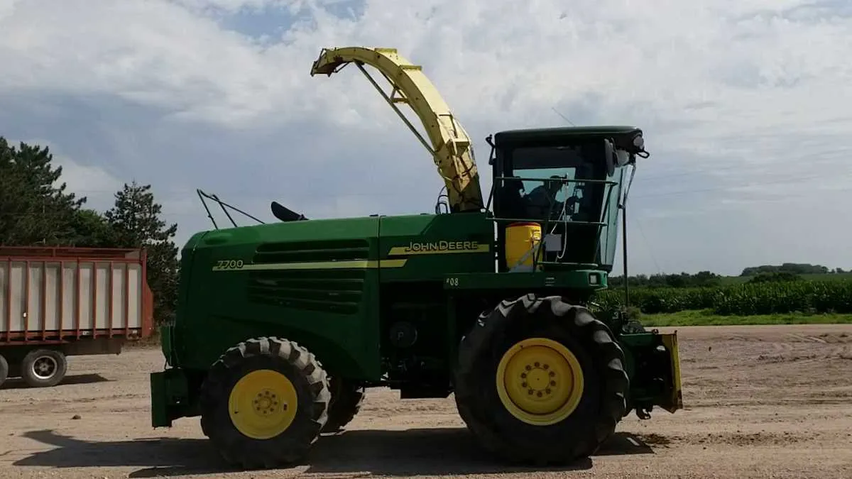 john deere 7700 chopper specs