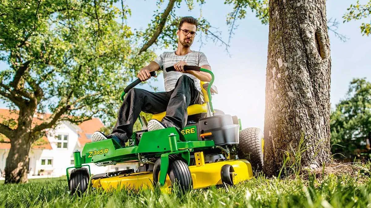 john deere z345m vs john deere z345r specs