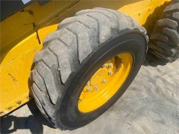 specs john deere 318d