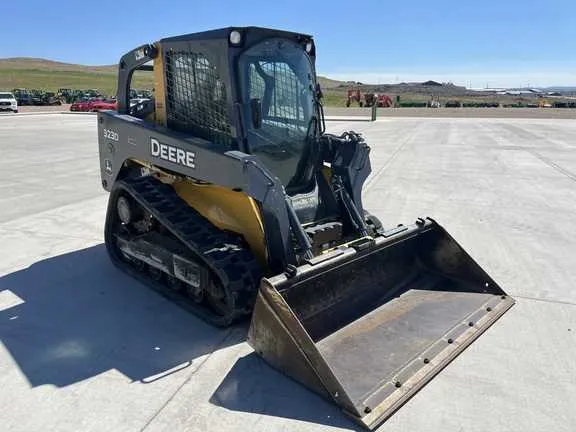 specs on john deere 323d