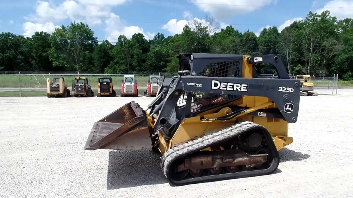 specs on john deere 323d