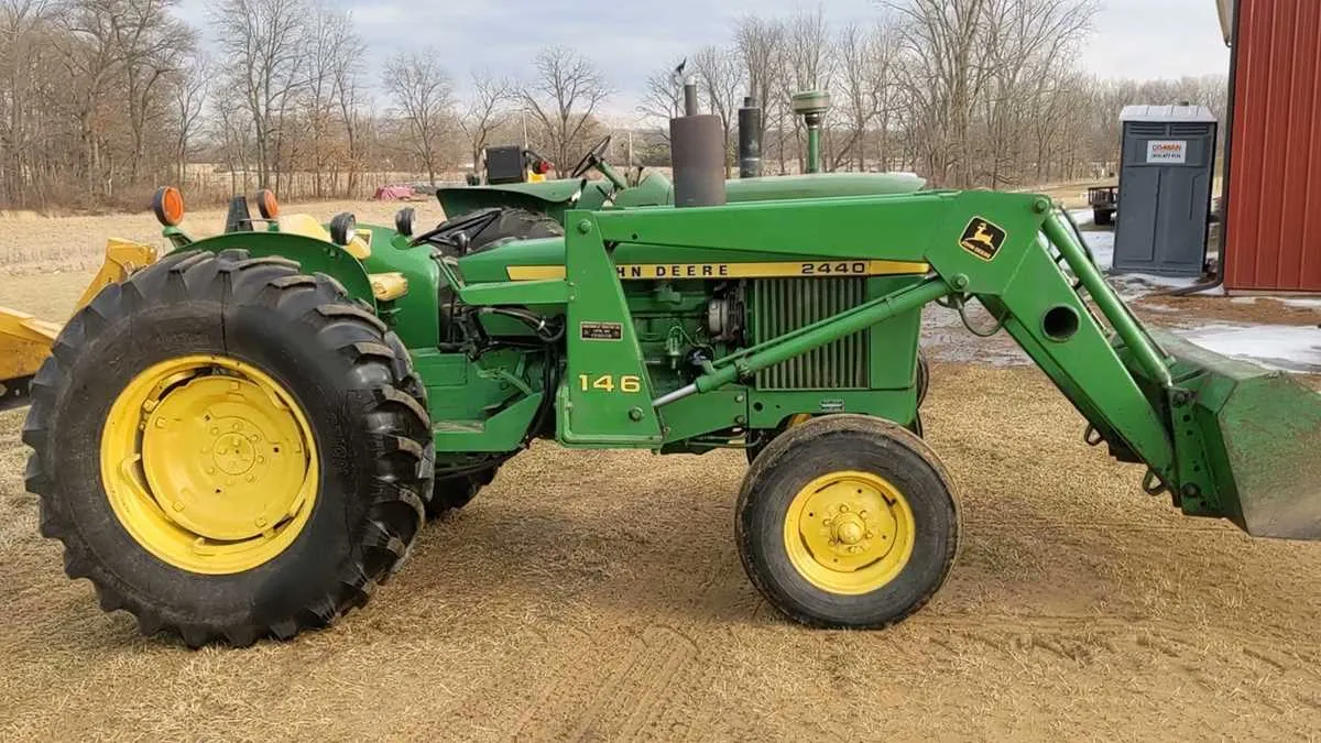 2440 john deere specs