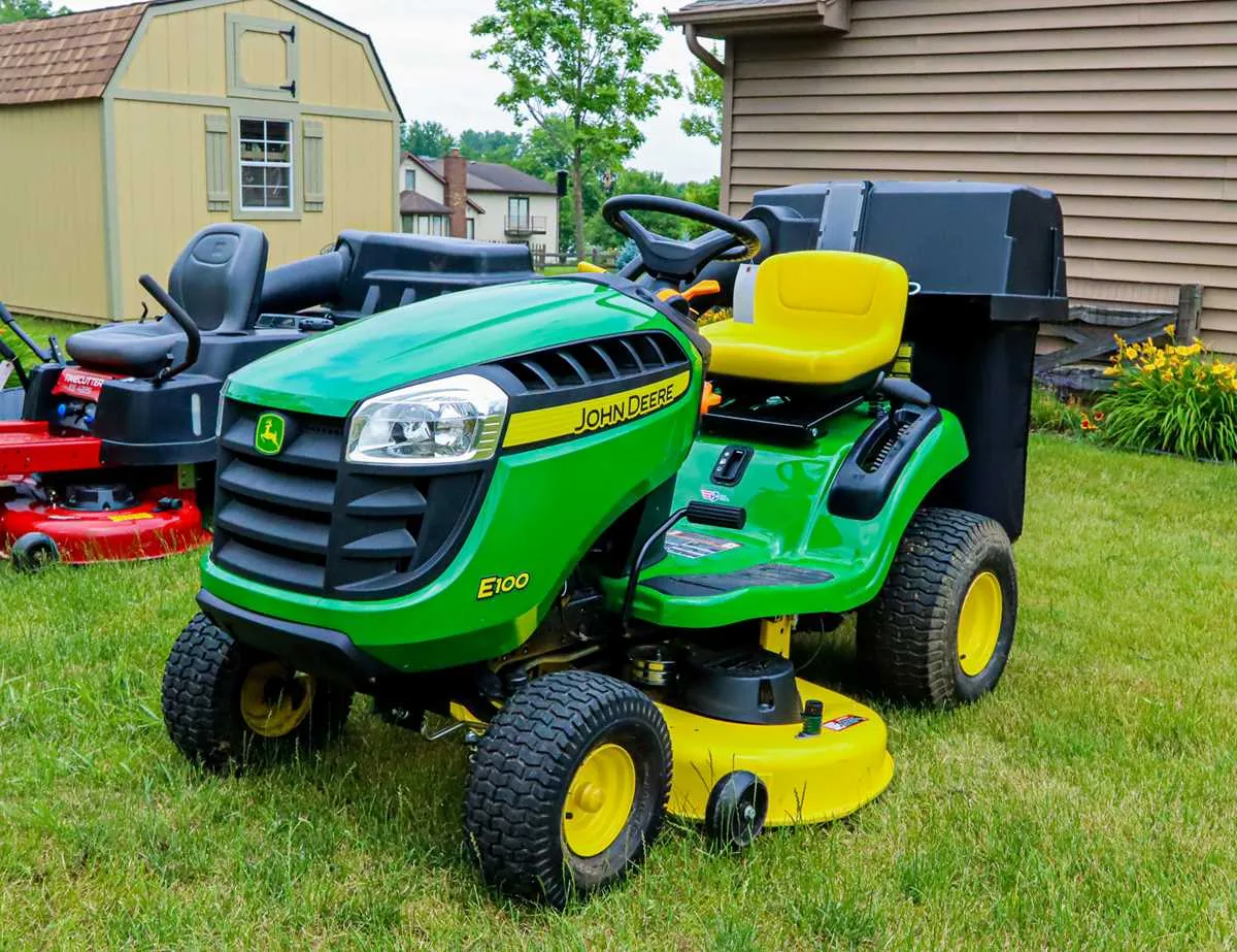 e100 john deere specs