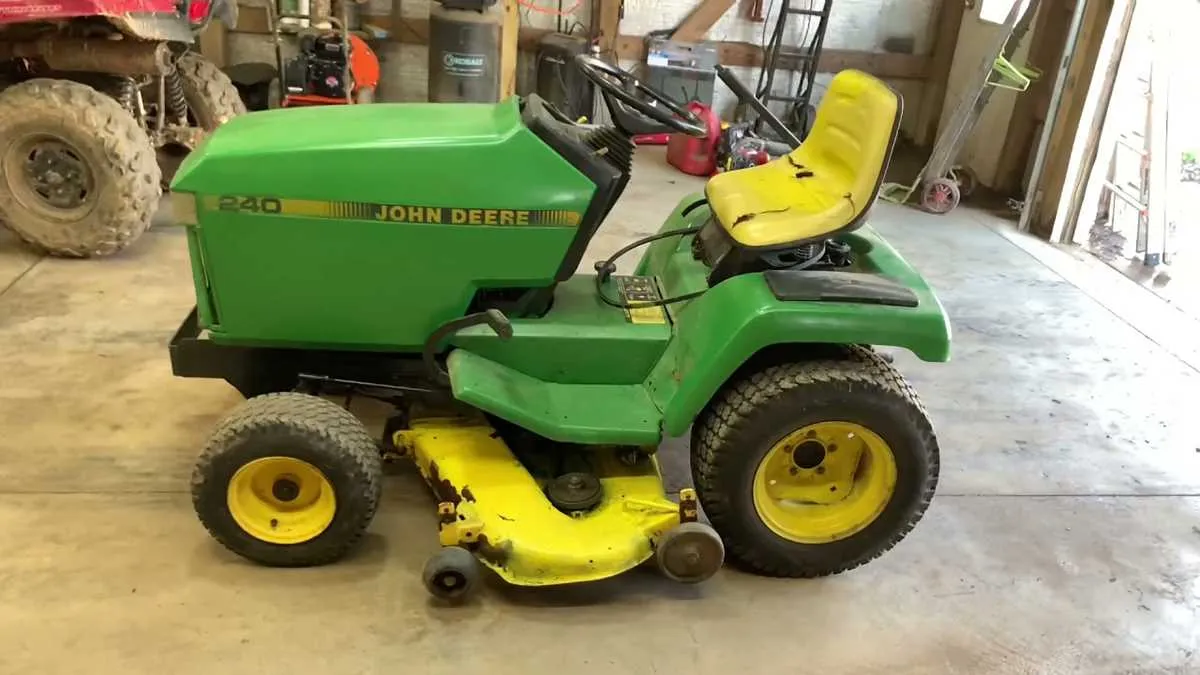 john deer 240 specs