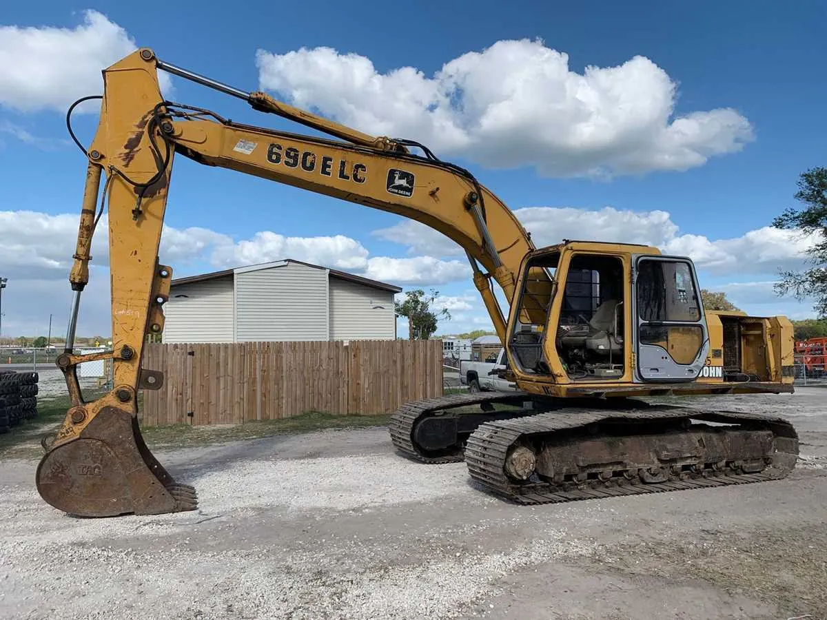 john deere 690e lc specs