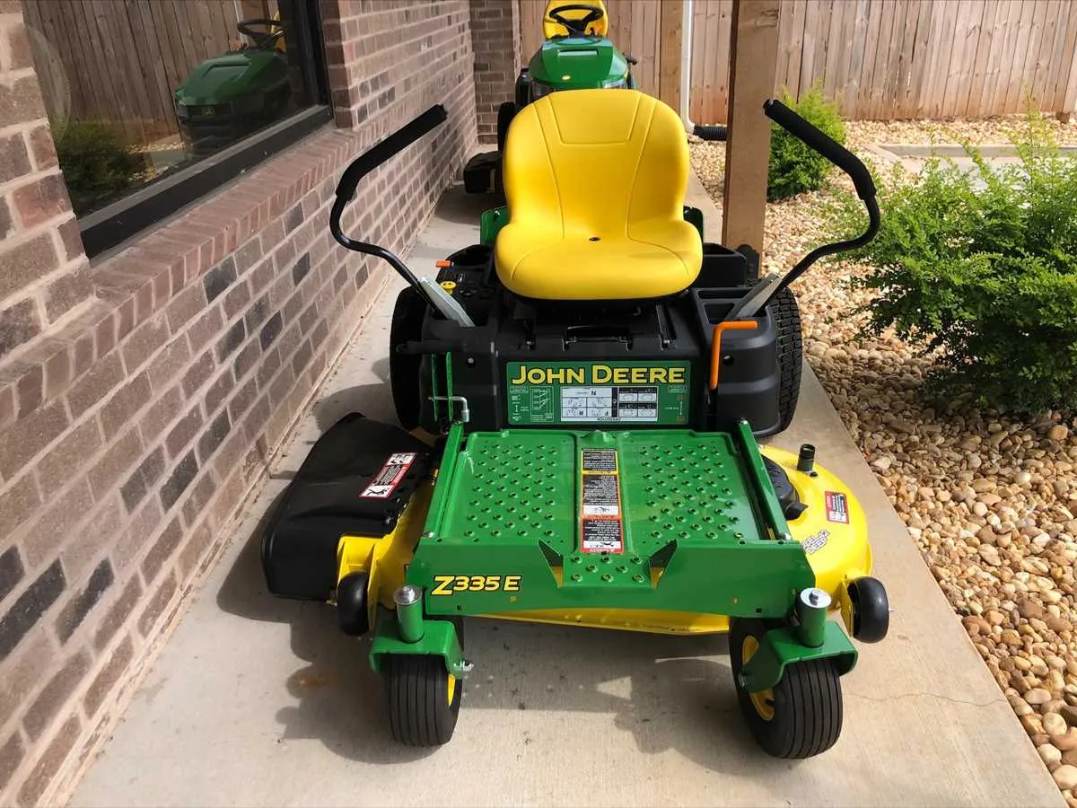 z335e john deere specs