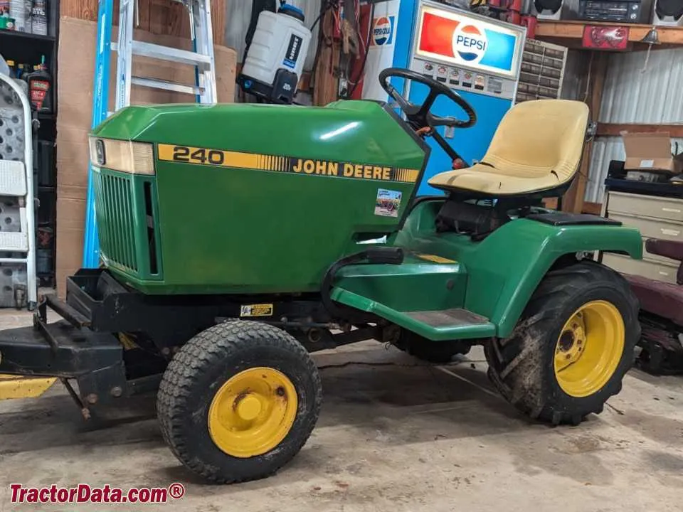 john deere 240 lawn tractor specs