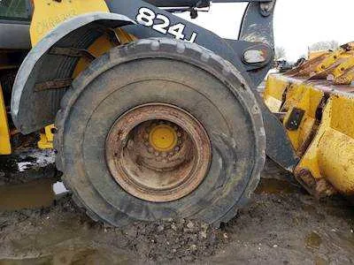 john deere 824j specs
