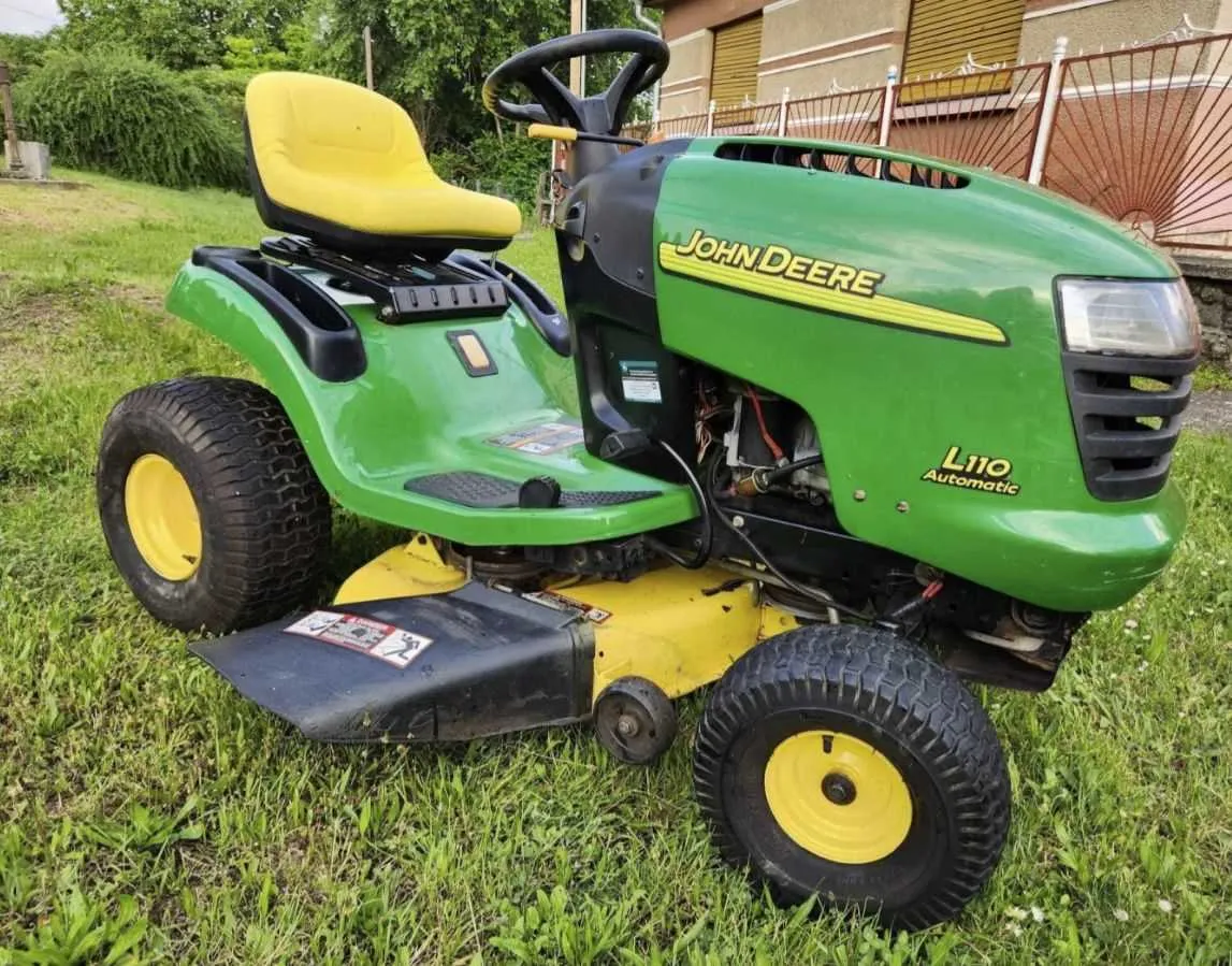 john deere l110 lawn tractor specs