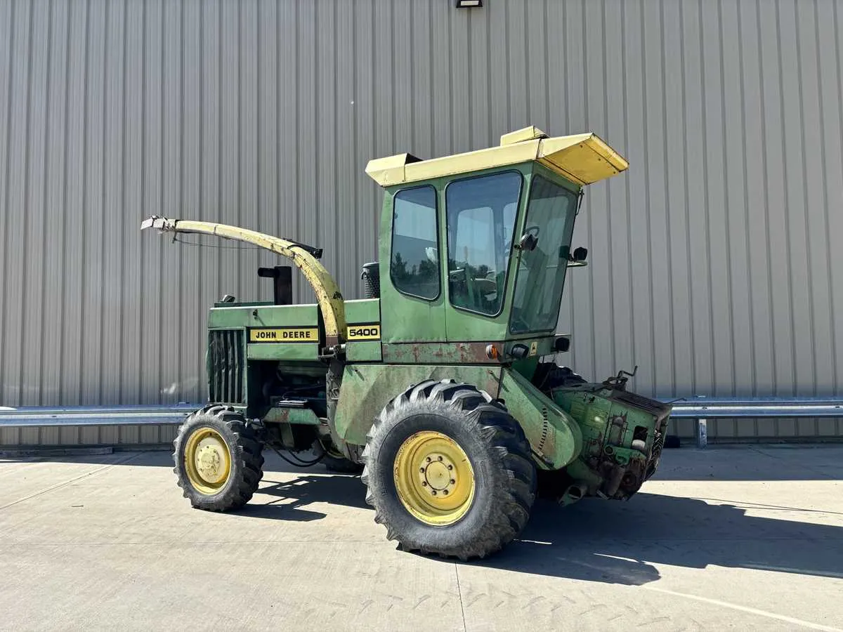 specs on john deere 5400
