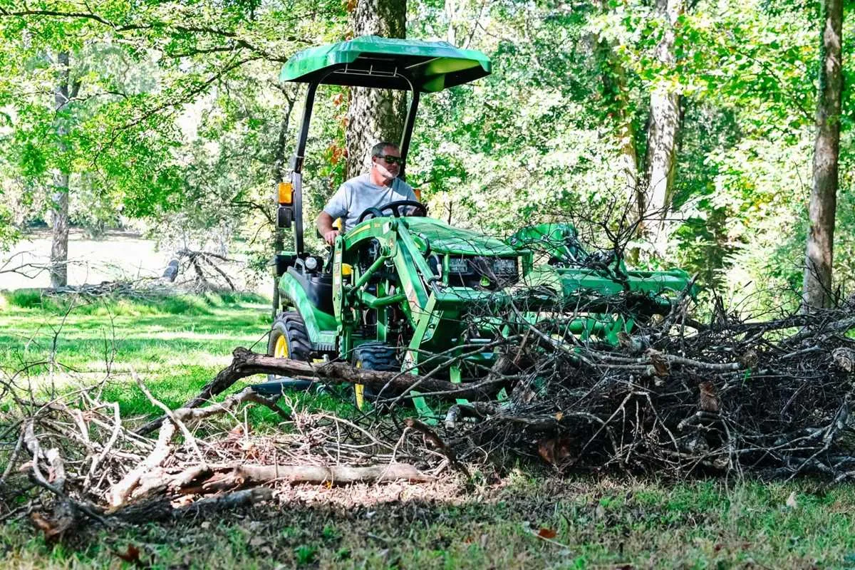 john deere 1025r blade bolt torque specs
