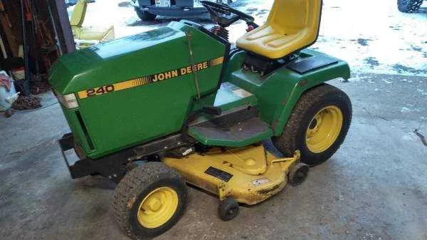 john deere 240 lawn tractor specs
