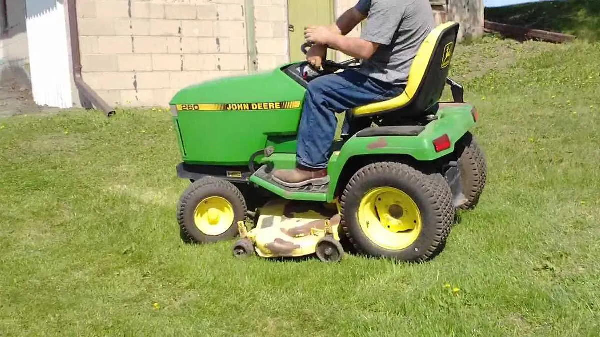 john deere 260 lawn tractor specs