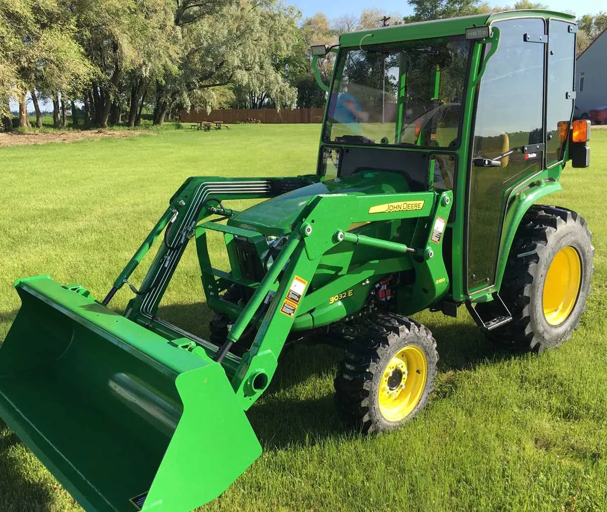 john deere 3038e specs