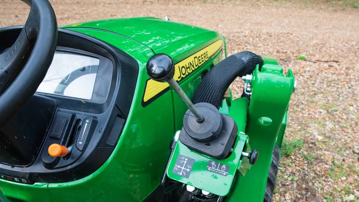 john deere 3830e specs