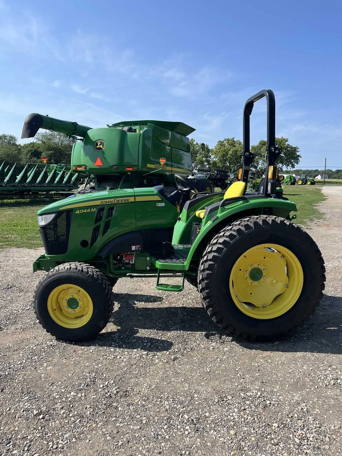 john deere 4044m tractor specs